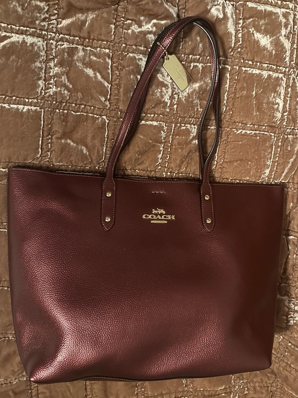 Coach Pebbled Leather Tote in Wine NWOT  SHARP! 👜